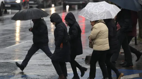 Anuncian el regreso de las lluvias a Santiago.

