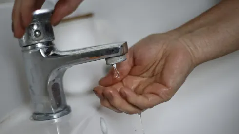 Informan corte de agua para comunas de Santiago.
