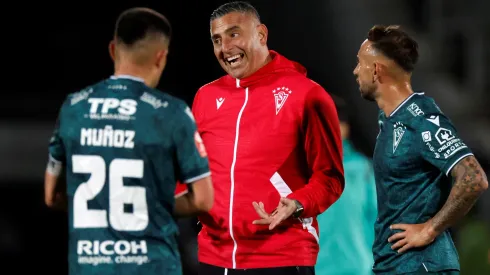 Carlos Muñoz en conflicto con Wanderers tras salida de Jaime García.
