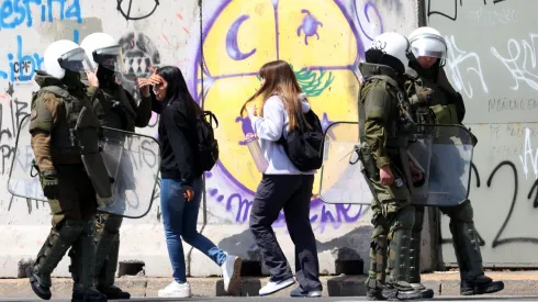 Santiago, 18 de octubre de 2023<br />
Seguridad durante la Conmemoración del 18O del 2019 en Plaza Baquedano.
