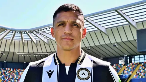 Alexis sigue sin poder debutar con la camiseta del Udinese en Italia.
