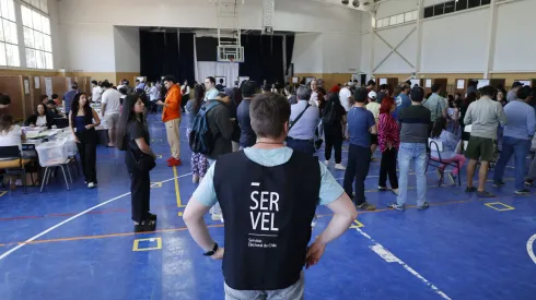 Con gran participación se llevan a cabo las elecciones municipales y de gobernadores regionales.
