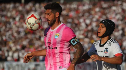 Joaquín Larrivey fue la estrella de Magallanes ante Colo Colo.
