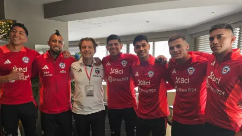 Aníbal Mosa compartió con todos los jugadores de Colo Colo en la Roja
