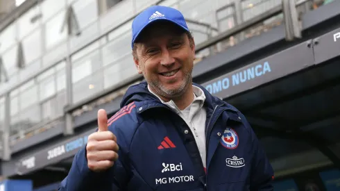 Luis Mena actualmente dirige a la Roja femenina.
