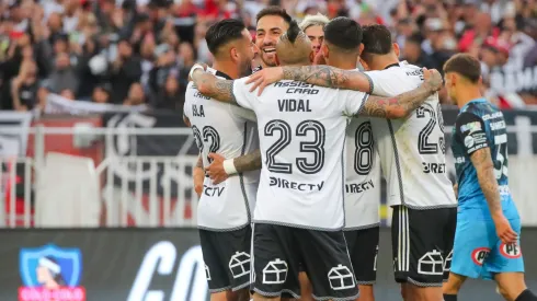 El plantel de Colo Colo se une para una rifa solidaria
