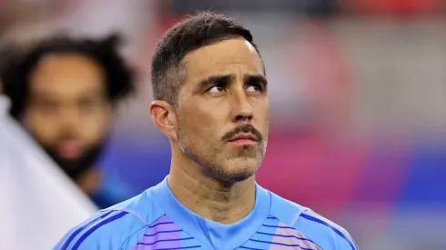 Bravo está evaluando la opción de salir del retiro para atajar en Colo Colo.
