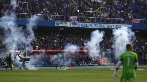 La U deberá pagar multa por incidentes en Clásico Universitario de 2023.
