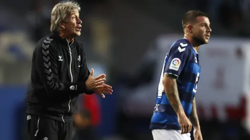 Futbol, Colo Colo vs Real Betis.<br />
Partido Amistoso 2022.<br />
El entrenador de Real Betis Manuel Pellegrini es fotografiado durante el partido amistoso contra Colo Colo disputado en el estadio Ester Roa Rebolledo de Concepcion, Chile.<br />
16/11/2022<br />
Javier Vergara/PHOTOSPORT
Football, Colo Colo vs Real Betis.<br />
2022 Friendly Match.<br />
Real Betis's head coach Manuel Pellegrini is pictured during the friendly match against Colo Colo held at the Ester Roa Rebolledo stadium in Concepcion, Chile.<br />
16/11/2022<br />
Javier Vergara/PHOTOSPORT
