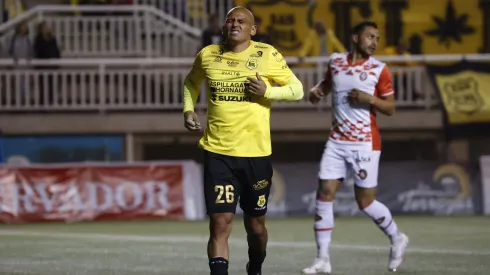 Chupete Suazo se recupera por su último baile
