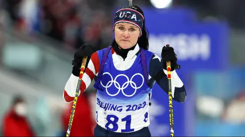 Joanne Reid durante el sprint de 7,5 km de biatlón femenino en el Centro Nacional de Biatlón de los Juegos Olímpicos de Invierno de Pekín 2022.
