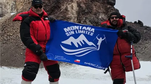 Julio Soto llega al crater del volcán más alto de Chile y del planeta.
