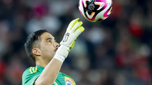 Bravo tiene la chance de llegar a Colo Colo y salir del retiro
