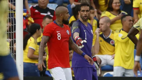 Bravo y Vidal podrían ser compañeros en Colo Colo
