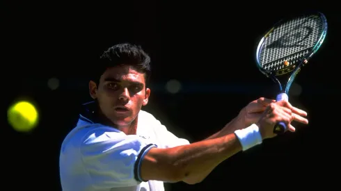 Mark Philippoussis en acción durante la quinta jornada del campeonato disputado en el All England Club de Wimbledon, Inglaterra.
