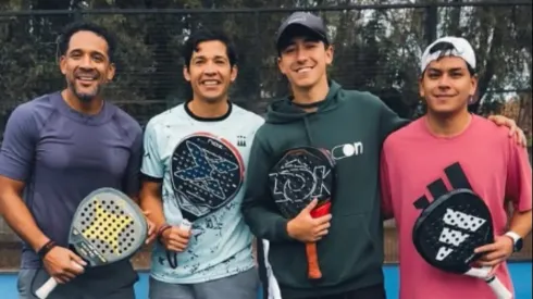 Pablo Rosales (de polera rosada) vive una mejor vida al dedicarse al pádel
