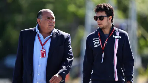 Sergio Pérez y su padre Antonio Pérez antes del Gran Premio de Canadá de Fórmula Uno en 2018.
