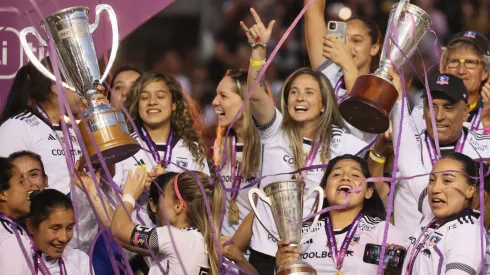 Las albas vienen de coronarse tricampeonas del fútbol chileno.

