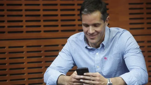 Michael Clark quedó como el accionista mayoritario en la U.

