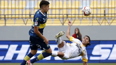 Luciano Cabral ayuda a Everton con  un refuerzo.

