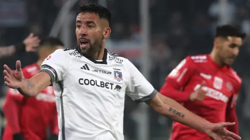 Mauricio Isla lo pasa bien en Año Nuevo.
