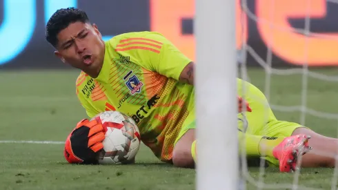 Hinchas de Colo Colo empapelan a Brayan Cortés por su regreso.
