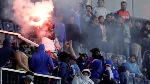 Incidentes de los hinchas de la U provocan millonaria multa.
