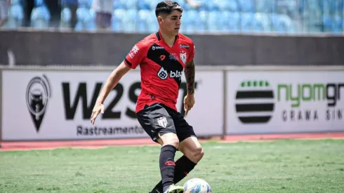 Ángelo Araos regresa a las canchas con Atlético Goianiense.
