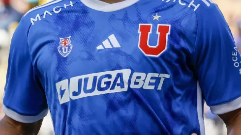 La U presentó su nueva camiseta para la temporada 2025.
