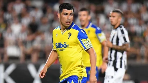 Tomás Alarcón deja Cádiz y llega a Colo Colo
