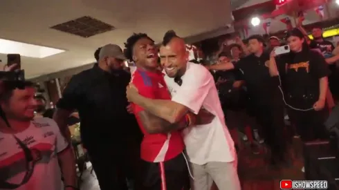 Arturo Vidal y Speed jugaron "hoyito patada".
