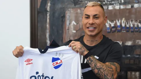 Eduardo Vargas fue presentado en Nacional.
