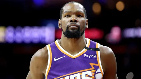 Durant actualmente viste la camiseta de los Phoenix Suns.
