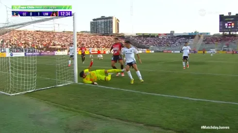¿Responsabilidad en el gol de Limache? Cortés suma críticas en el arco de Colo Colo.
