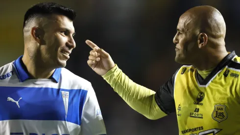 Los jugadores compartieron emotivo momento tras el partido.
