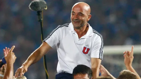 Jorge Sampaoli se fue por la puerta ancha de la "U"
