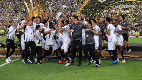 Ganó la Copa Libertadores con Botafogo y fue ofrecido a Católica.
