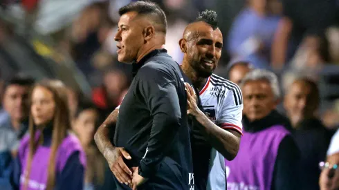 Jorge Almirón habló por la molestia que tiene Arturo Vidal.
