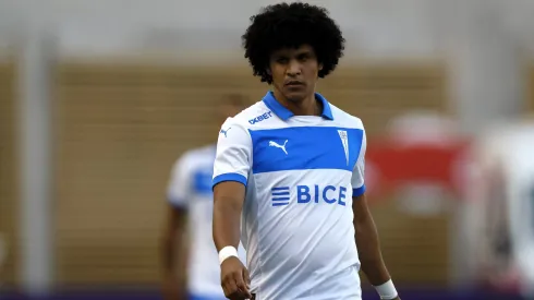Eduard Bello tiene una cláusula millonaria en caso de jugar más del 50% de los partidos en Católica.
