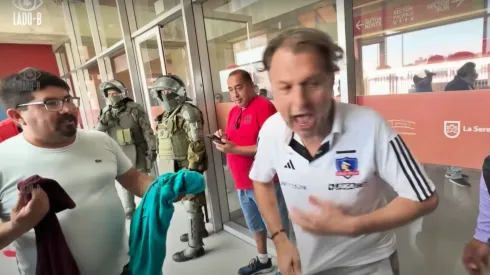 Mosa regaló su polerón y camiseta en La Serena.
