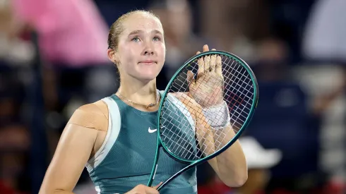 Mirra Andreeva celebra su victoria en el Dubai Duty Free Tennis Championships 2025
