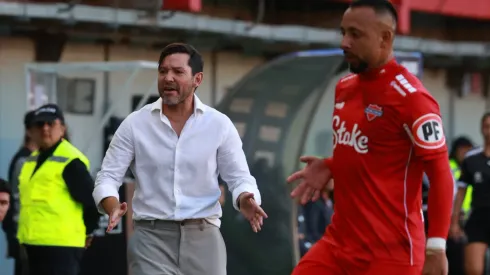 Arrué dejó de ser entrenador de Ñublense tras siete partidos
