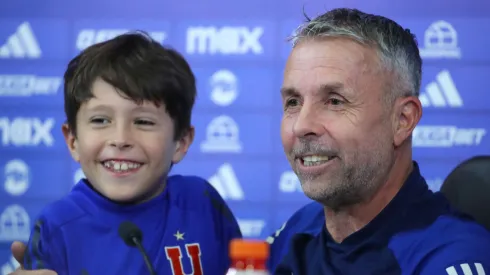 Álvarez siempre está de cerca con sus hijos en la U.
