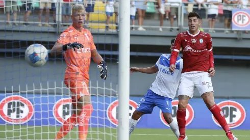 Universidad Católica se salvó del gol del empate de Steffan Pino, gracias a una decisión milimétrica del VAR.
