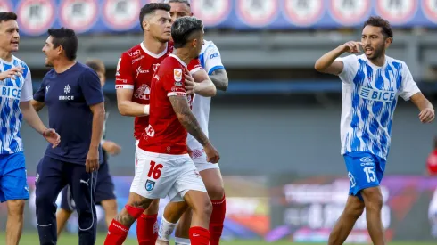 Deportes Iquique y Universidad Católica cerraron un partido caliente. 
