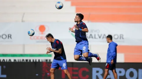 Matías Zaldivia en el momento en que se lesiona en la U.
