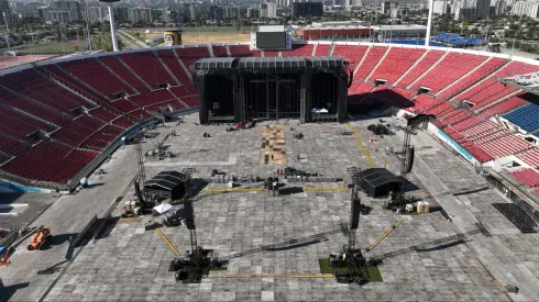 El proceso de desarme del escenario del Nacional tras los fallidos conciertos de Shakira.
