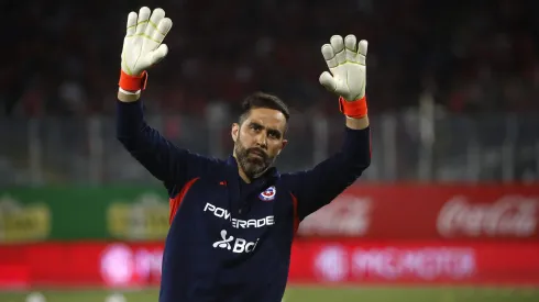 Claudio Bravo habló de su gira de despedida: compartirá con futuros arqueros
