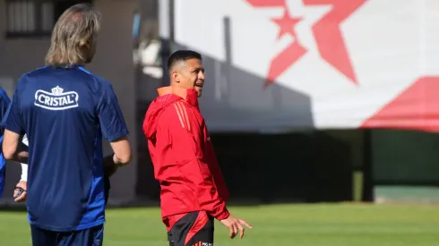 Alexis Sánchez busca convencer a Ricardo Gareca.
