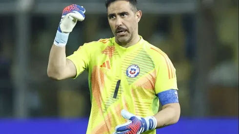 Claudio Bravo ahora comentará los partidos de la Roja
